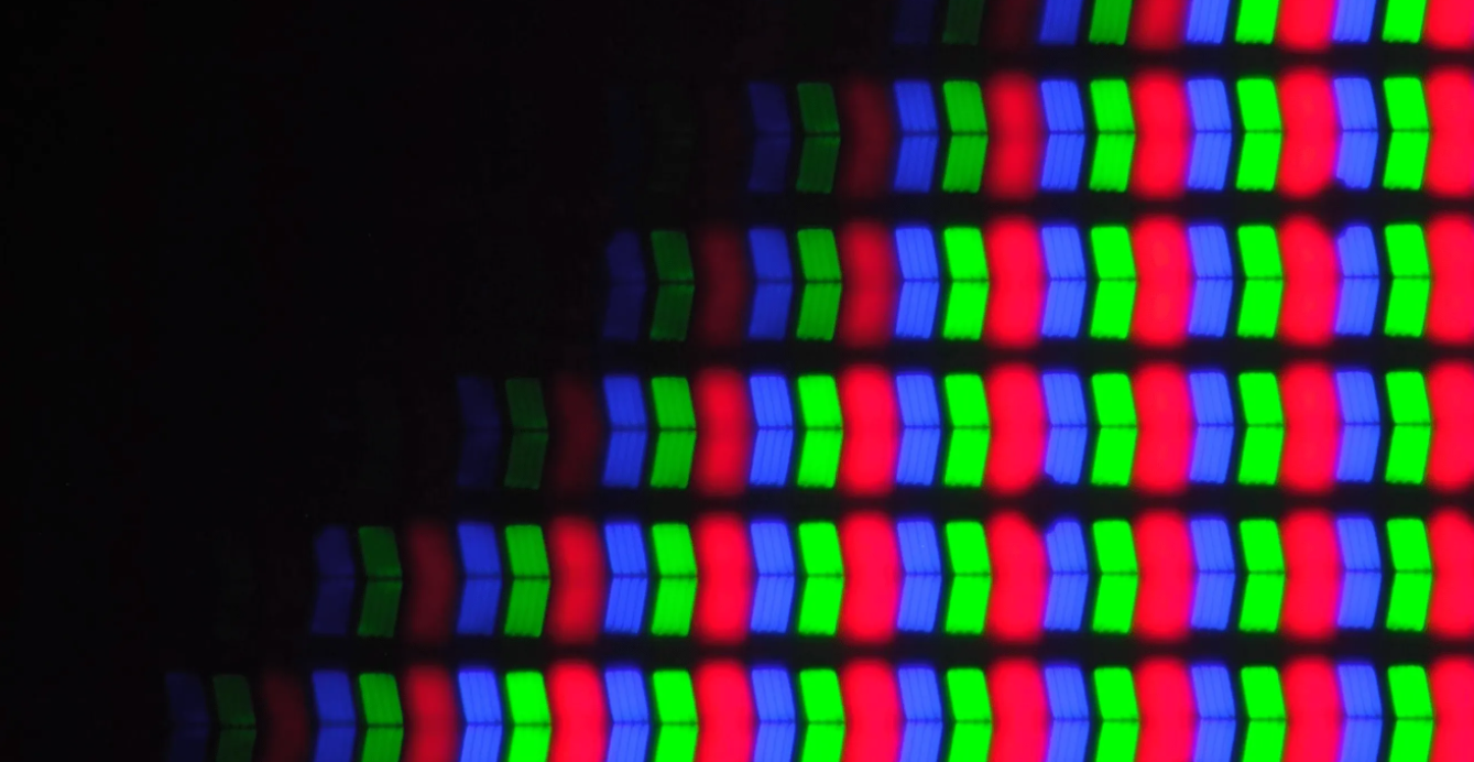 中国地区推动LED直发光显示屏产品平均像素间距快速下降